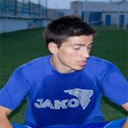 MAÇ SIRASINDA BARİYERE ÇARPAN FUTBOLCU ÖLDÜ