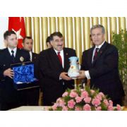 ARINÇ TAN KAYMAKAMLARA :  MİLLETİ AŞAĞILAYIP, HOR GÖRMEYİN  !