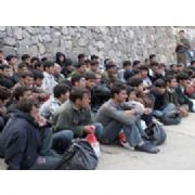 13 KAÇAK TÜRK YAKALANDI