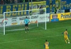 HAKEME KIZDI, PENALTI DA SIRTINI DÖNDÜ!