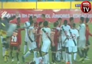 UÇAN TEKMEYLE RAKİBİBİN BOYNUNU KIRDI