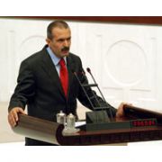 YEMİN TÖRENİNDE DİLİ SÜRÇEN VEKİL, 5 DİL BİLİYOR