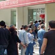 KEY PARASI BEKLERKEN CANINDAN OLUYORDU