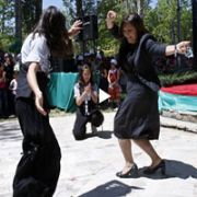 AKP MİLLETVEKİLİNDEN KOLBASTI ŞOV!