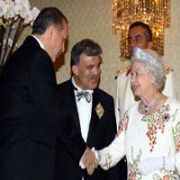 GÜL ÜN TÜRBANI, ASKERLERİ KIZDIRDI