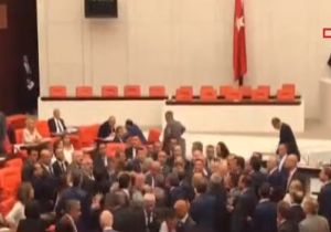MHP’liler Özgür Özel’in Üzerine Yürüdü!