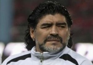 MARADONA DAN TARAFTARA TEKME