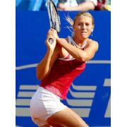 KORTLARIN KRALİÇESİ SHARAPOVA BU KEZ PODYUMA ÇIKTI