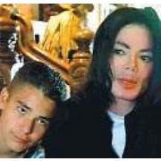 38 YAŞINDA BİR AMERİKALI ERKEK MAHKEMEYE BAŞVURDU: MICHAEL JACKSON 20 YIL ÖNCE BENİ TACİZ ETTİ: DAVACIYIM !!