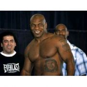 MİKE TYSON, STİRİPTİZCİ İLE YAKALANDI