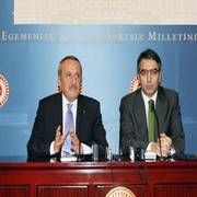 AĞAR, MUMCU NUN CANLI YAYIN TEKLİFİNDEN YİNE KAÇTI