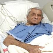 HASTANE ODASINI TİYATRO SAHNESİNE  ÇEVİRDİ