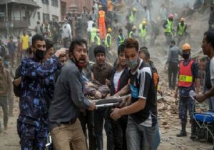 Nepal de Ölü Sayısı Bin 900 ü aştı!