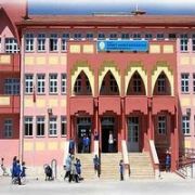 TOKİ NİN YAPTIRDIĞI OKULA BABA İSMİ KRİZİ TBMM YE GELDİ