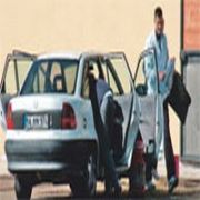 ÖĞRENCİLERİNE ÖZEL OTOMOBİLİNİ YIKATAN ÖĞRETMEN