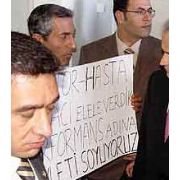 HASTANE İNCELEMESİNDE BAKAN A  PANKART ŞOKU