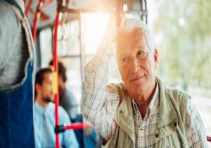 Toplu Taşımada Yaşlılara Yer Vermeyin
