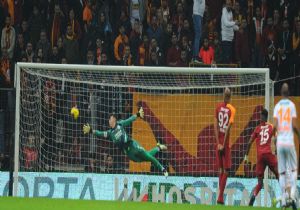 Galatasaray ı  Muslera Kurtardı 1-0