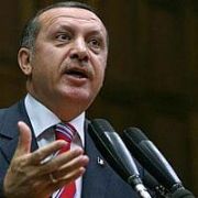 ERDOĞAN DAN, BAKAN ÇELİK E YIPRANMA FIRÇASI