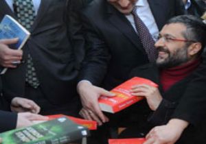SONER YALÇIN İLK İMZAYI VERDİ!