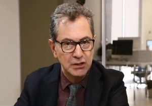 Kadri Gürsel: Gazetecilik Komada Ama...