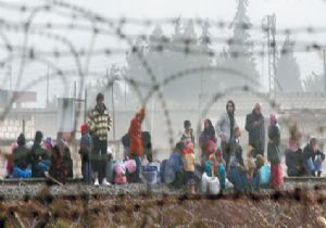 Onbinlerce Suriyeli Türkiye Sınırında