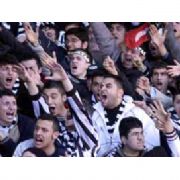 BEŞİKTAŞLI TARAFTARLAR KADIKÖY DE OLAY ÇIKARDI