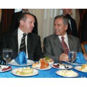 ERDOĞAN İFTAR KUYRUĞUNDA