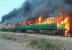 Pakistan da Tren Faciası,62 Kişi Öldü