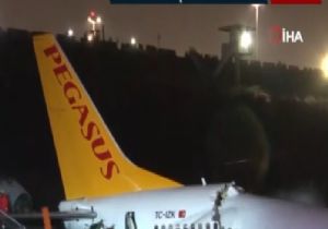 Flaş..Pistten Çıkan Uçak Parçalandı