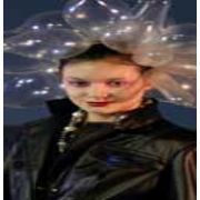 AİDS E DİKKAT ÇEKMEK İÇİN BAŞLARINA PREZERVATİF  GEÇİRDİLER
