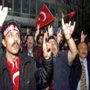 İMAM IN VAAZI ÜLKÜCÜLERİ ÇİLEDEN ÇIKARTTI