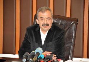 Sırrı Süreyya Önder Kalp Krizi Geçirdi