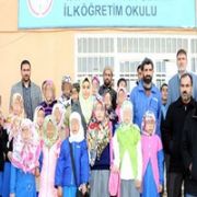 İLKÖĞRETİM DE BAŞÖRTÜ KRİZİ, VELİLER OKULU BASTI