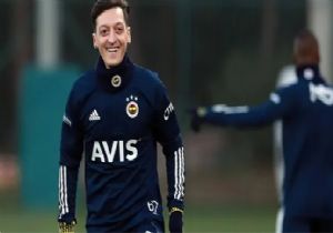 Mesut Özil Medipol Başakşehir Yolunda