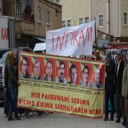 BDP YÜRÜYÜŞÜNDE TEHLİKELİ PANKART!