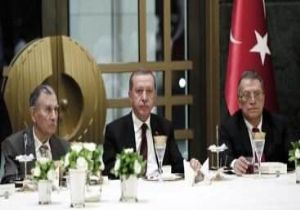 Erdoğan ın İftarında Dikkat Çeken İsim!