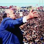  BABA , MEYDANLARA İNİYOR!
