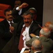 VEKİL İN SİNİR KRİZİ GEÇİRDİĞİ AN!