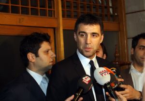 HAKAN ŞÜKÜR TRAFİK KAZASI GEÇİRDİ!