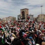 ONBİNLER TAKSİM DE İSRAİL E ÖFKE YAĞDIRDI