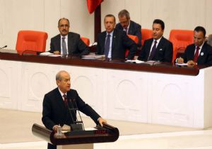 BAHÇELİ, HÜKÜMET PROGRAMINI TOPA TUTTU!