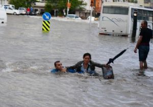 Antalya da Yağmur Hayatı Felç Etti!