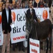 EŞEKLİ EYLEM YAPTI, ADAY GÖSTERİLDİ!