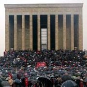 ASKER EŞLERİ ANITKABİR DE !