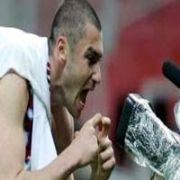 BURAK YILMAZ IN GOL SEVİNCİ :  ANNEEE...ANNEEEE 