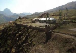 HAİNLER ÖĞRETMENLERİ CANLI KALKAN YAPMIŞ