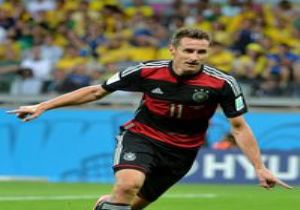 KLOSE,TARİHİ MAÇTA TARİHE GEÇTİ