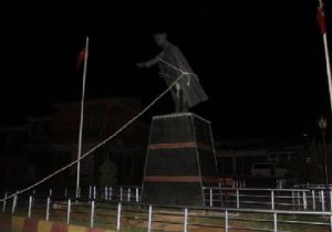YİNE ATATÜRK HEYKELİ,YİNE SALDIRI