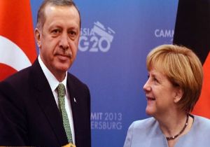 Merkel in Türkiye Ziyaretine Tepki